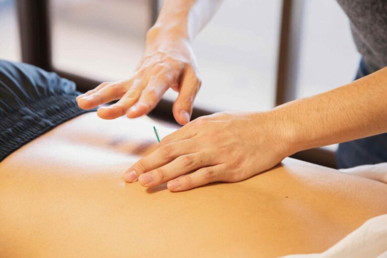 Acupuntura na espondiloartrite axial: dor, rigidez e limites